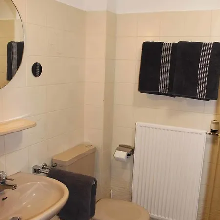 Ruhiges Ferienhaus Mit 3 Schlafzimmer - #73393