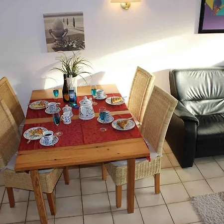 Ruhiges Ferienhaus Mit 3 Schlafzimmer - #73393 *